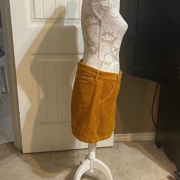 Corduroy Arizona Jeans Mini skirt, golden color, sz 11 - Picture 4 of 6